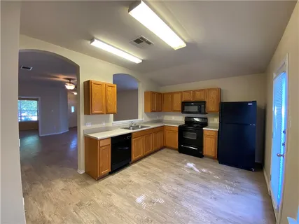 $1,750 | 1002 West South Street, Leander, TX 78641