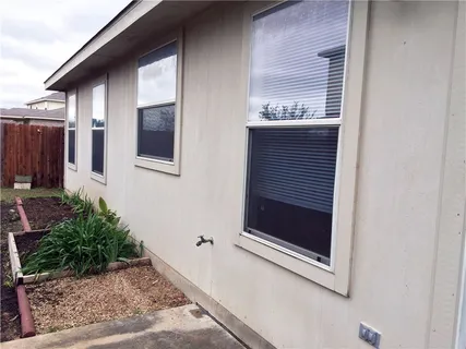 $1,750 | 1002 West South Street, Leander, TX 78641