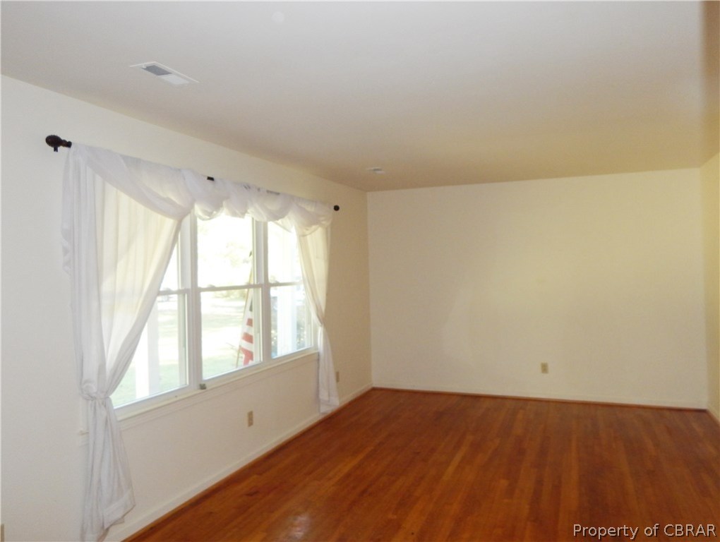 8968 River Road Lancaster, VA 22503 - Photo 4 of 16 Living Room