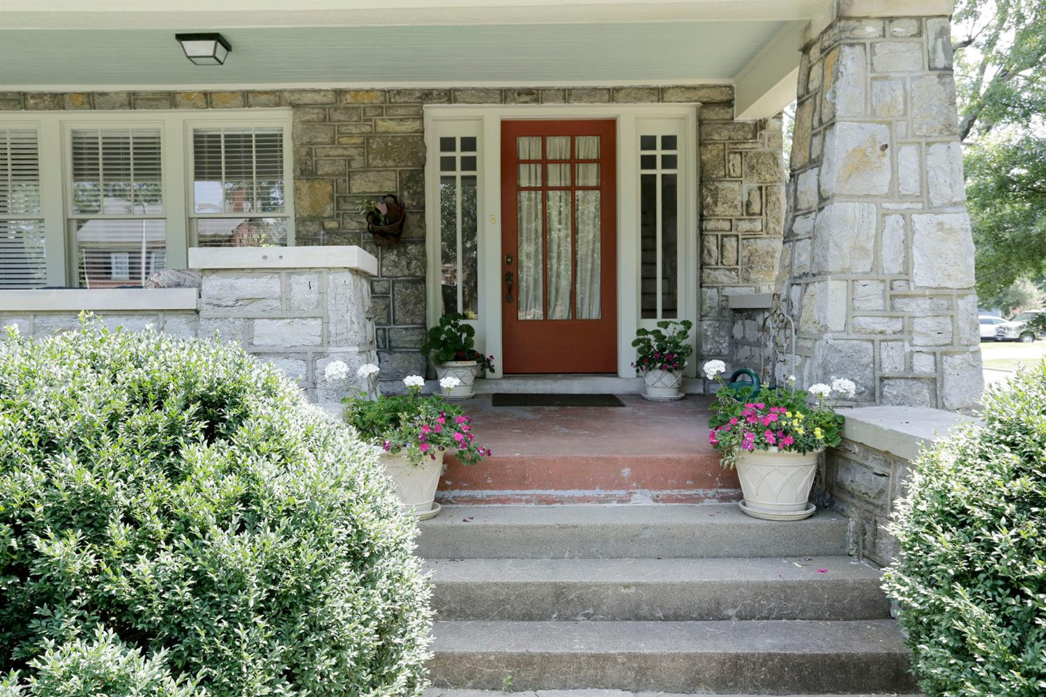 342 Dudley Road Lexington, KY 40502 - Photo 2 of 25 Photo 2