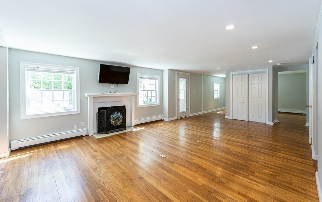 42 Hickory Road Norwood, MA 02062 - Photo 4 of 42 Gallery Image 4