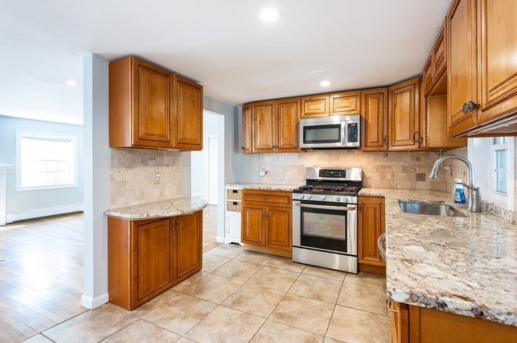 42 Hickory Road Norwood, MA 02062 - Photo 8 of 42 Gallery Image 8