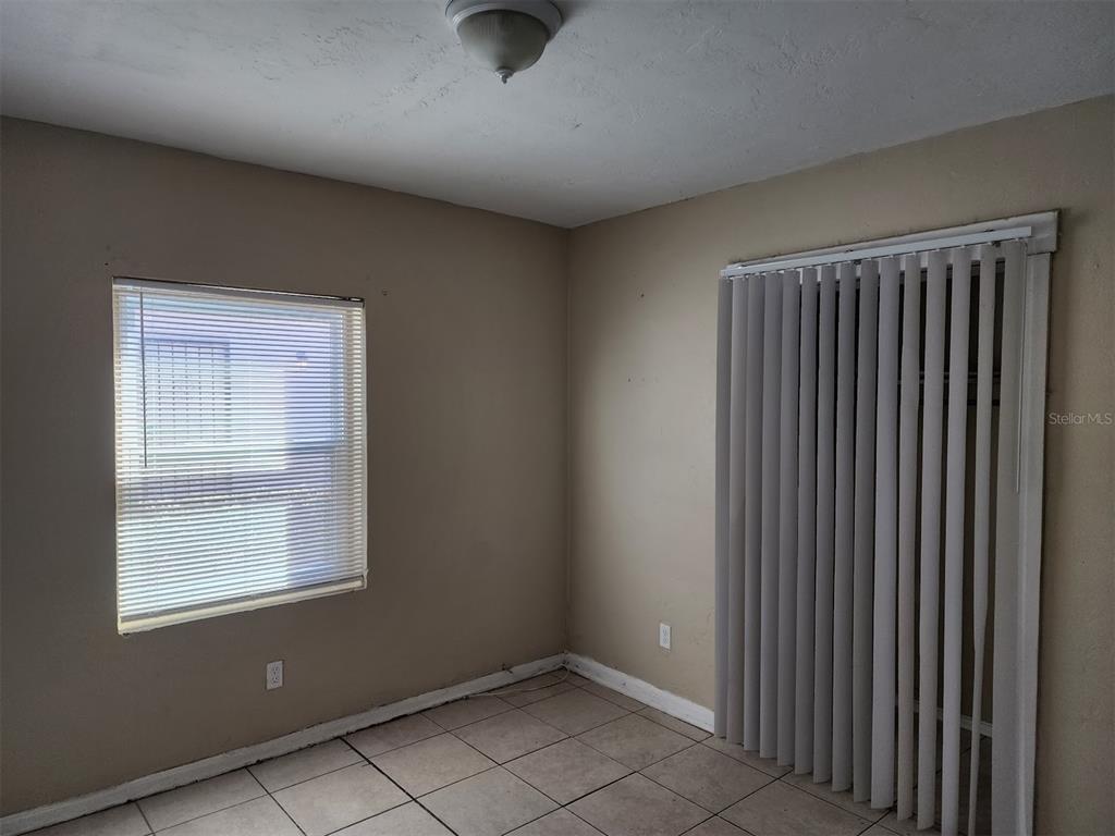 3904 West Walnut Street Tampa, FL 33607 - Photo 12 of 16 an empty room with windows