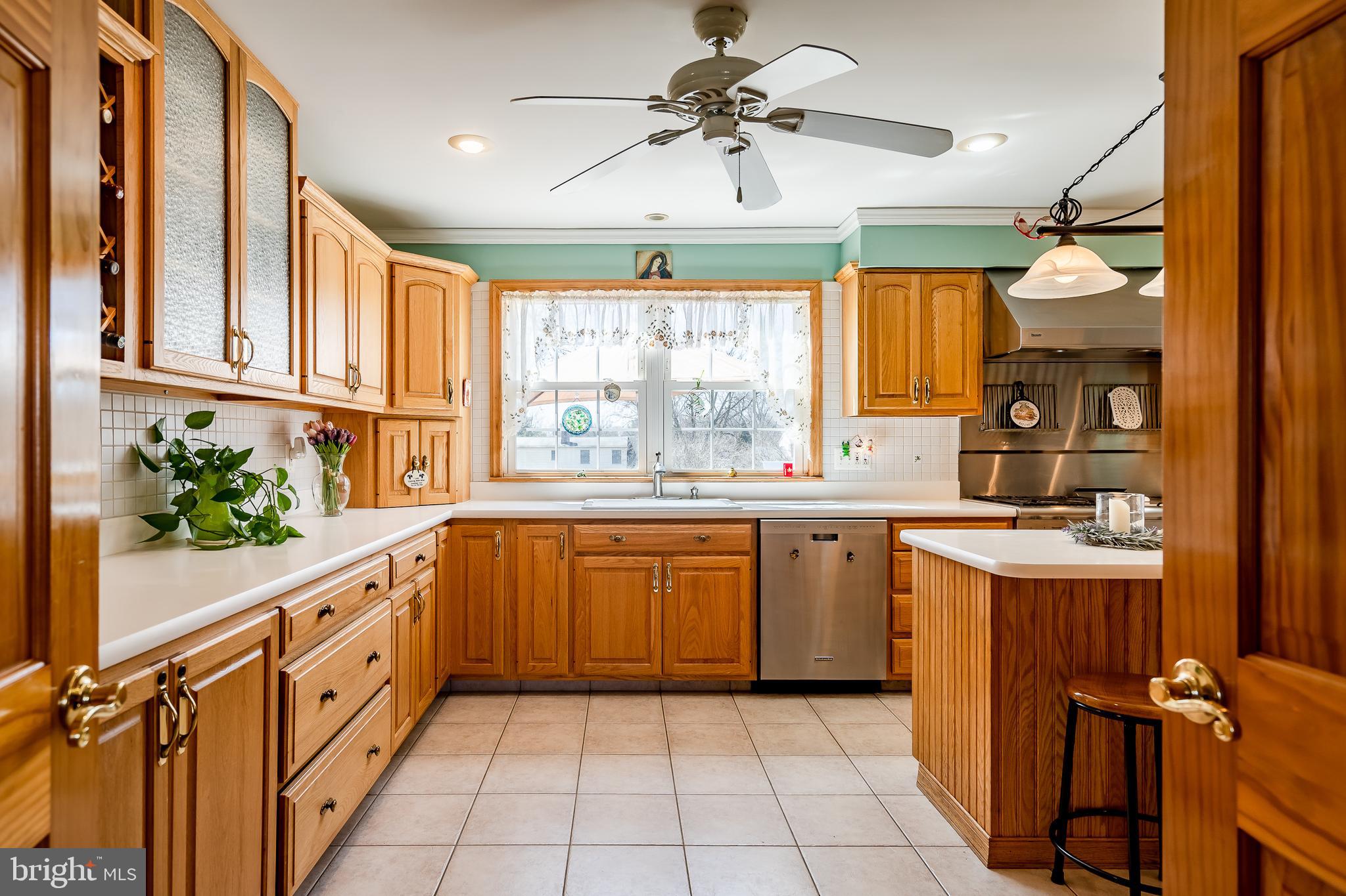 909 Fillmore Road East Norriton, PA 19403 - Photo 18 of 56 Huge home to entertain in