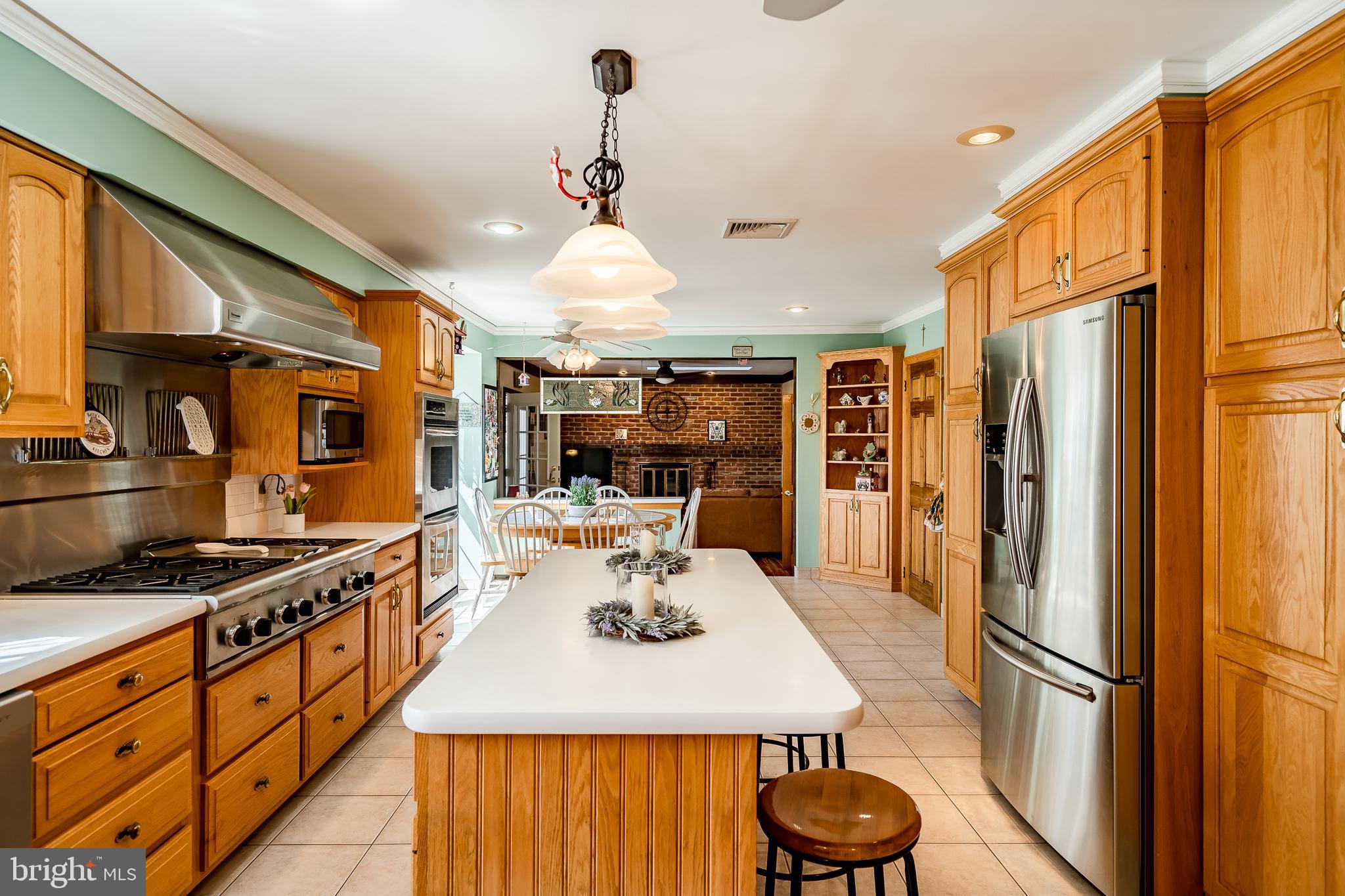 909 Fillmore Road East Norriton, PA 19403 - Photo 20 of 56 6 burner cooktop with griddle