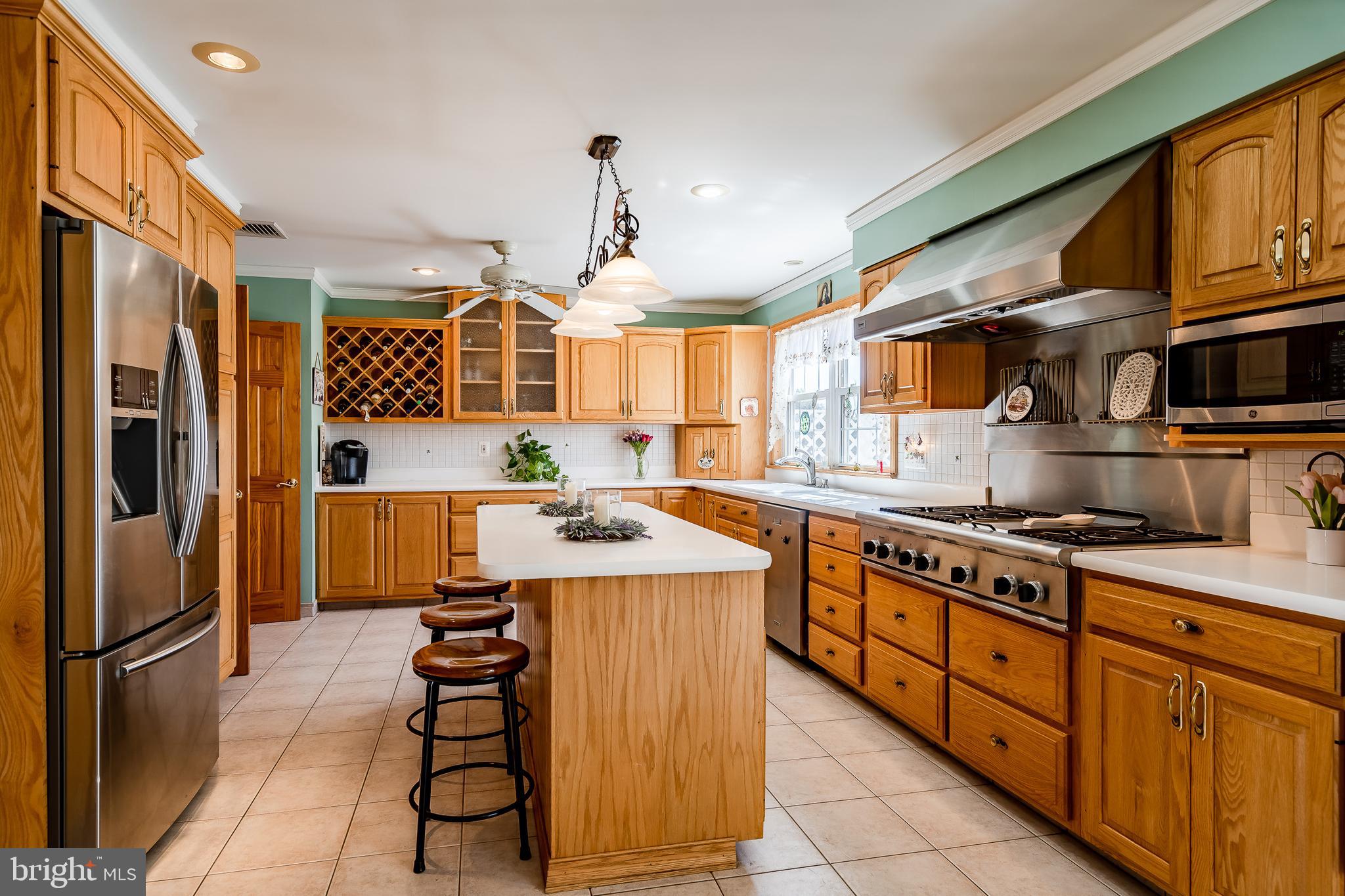 909 Fillmore Road East Norriton, PA 19403 - Photo 9 of 56 Cook and entertain together
