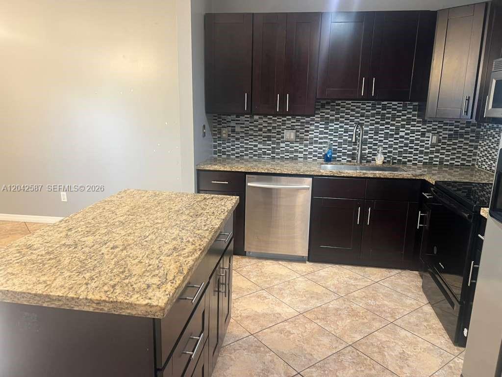 2825 Southwest 127th Way Miramar, FL 33027 - Photo 4 of 18