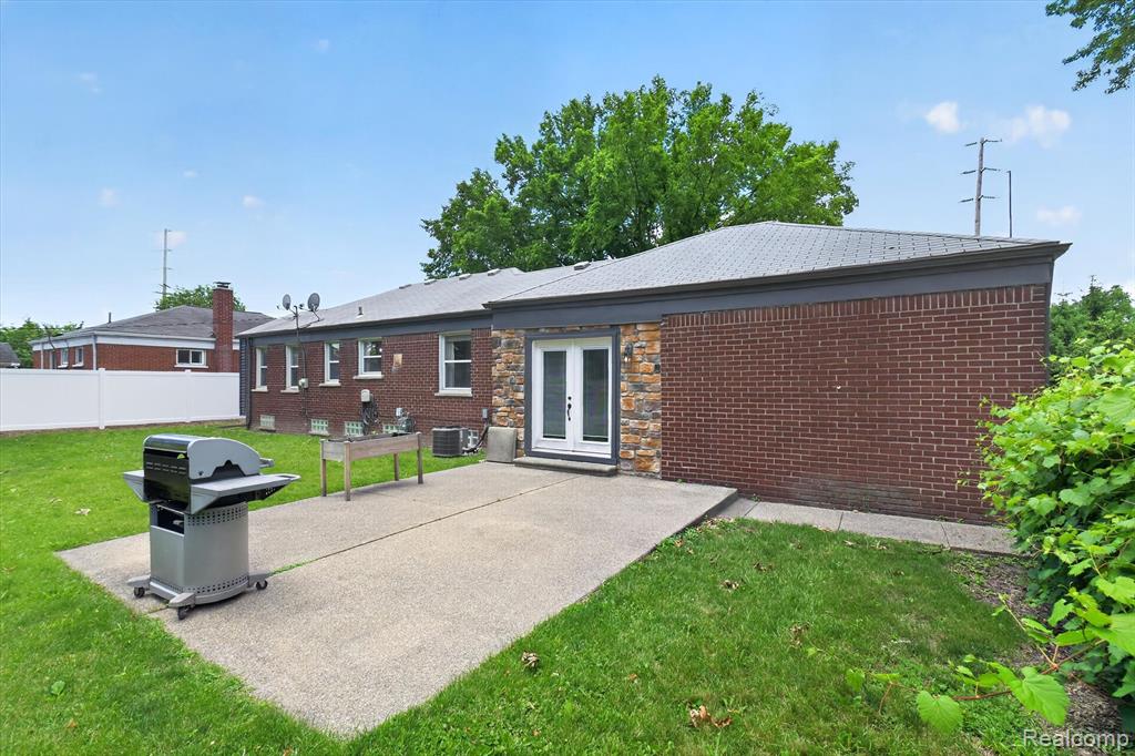 1215 Goddard Road Wyandotte, MI 48192 - Photo 7 of 49