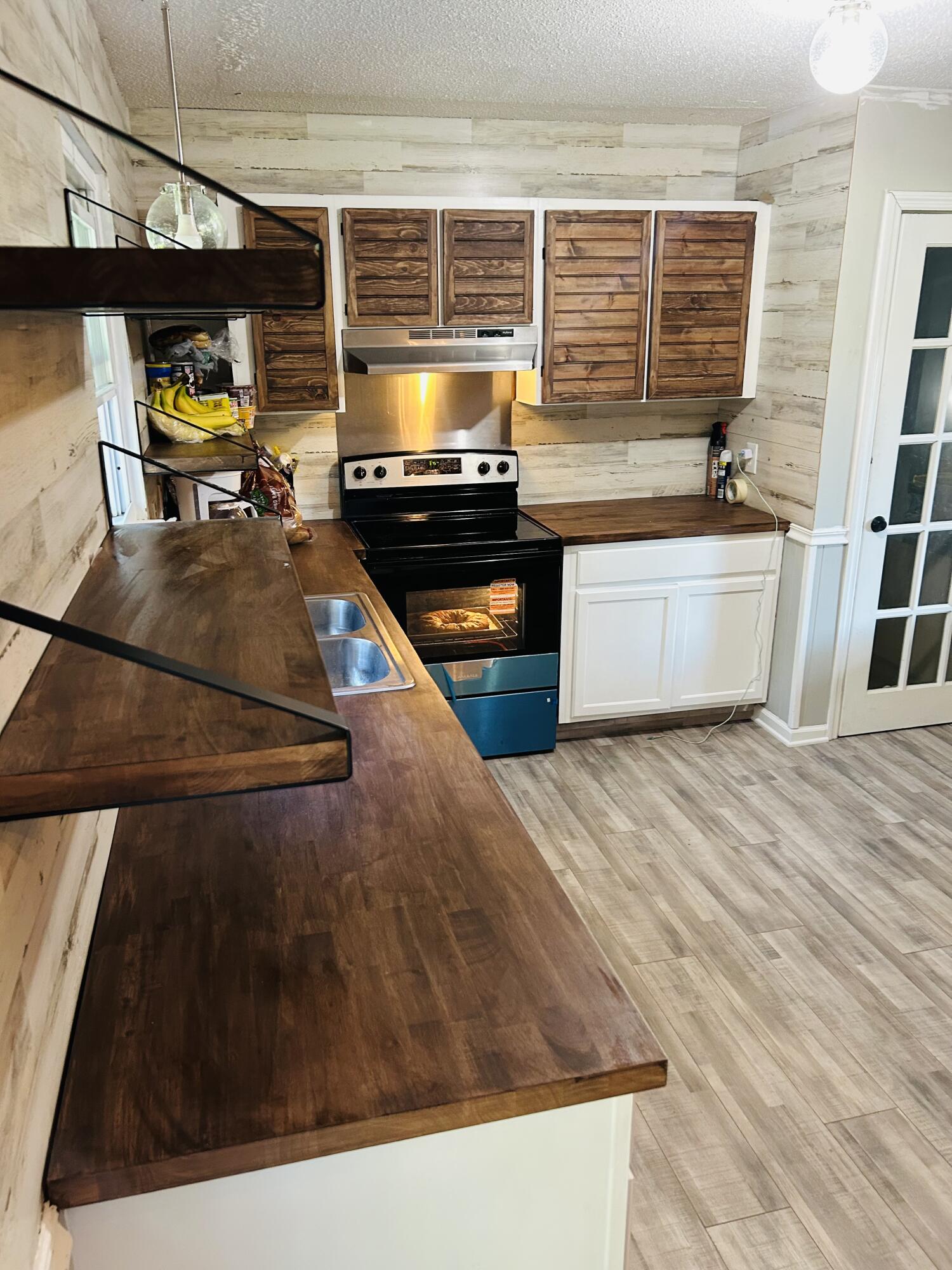 1517 North Chester Road Hixson, TN 37343 - Photo 6 of 9 1417 kITCHEN 03