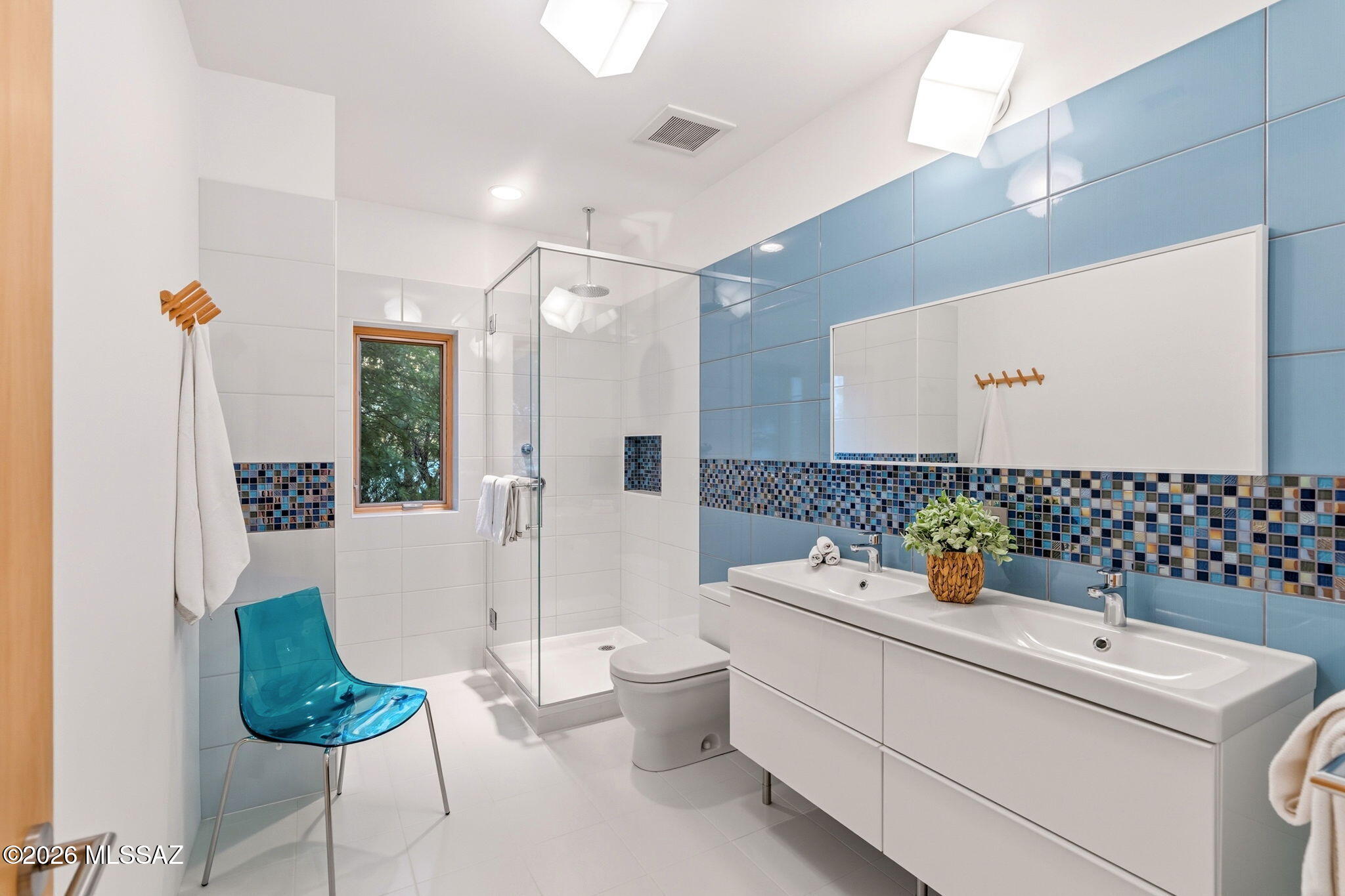5070 North Valley View Road Tucson, AZ 85718 - Photo 28 of 51 a bathroom with a sink and mirror