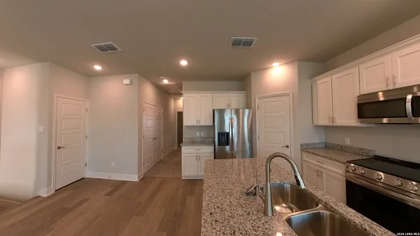 $1,800 | 7122 Magnolia Creek, San Antonio, TX 78252