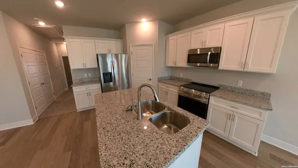 $1,800 | 7122 Magnolia Creek, San Antonio, TX 78252