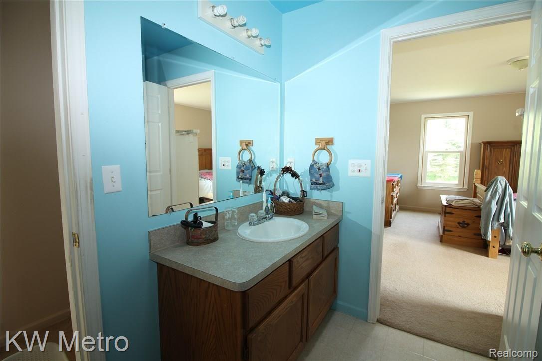 900 Miller Road Memphis, MI 48041 - Photo 17 of 28 Dual entry bathroom to master bedroom