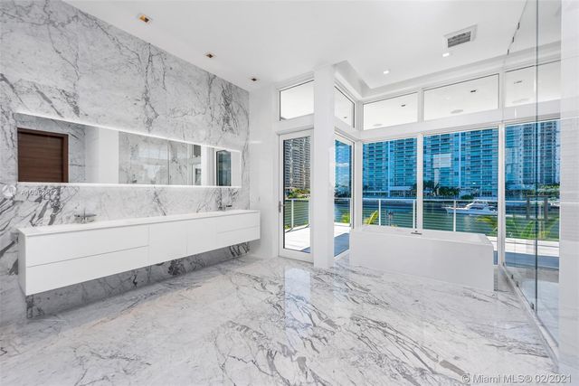 $10,118,000 | 373 Centre Island, Golden Beach, FL 33160