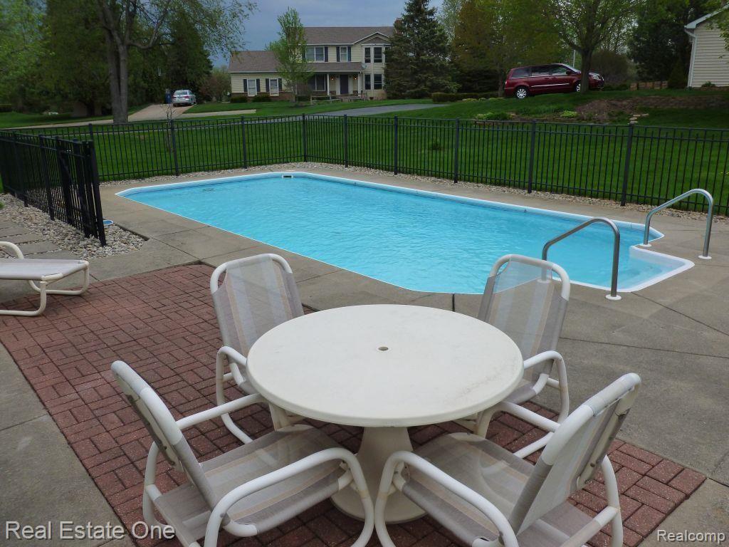 3243 Landview Drive Rochester, MI 48306 - Photo 40 of 41 P1040208.jpg