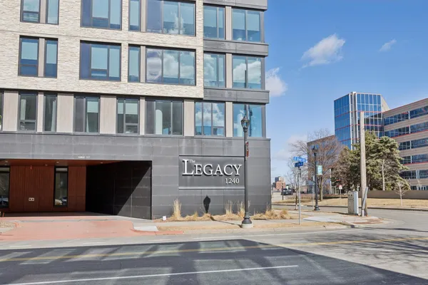 $1,160,000 | 1240 South 2nd Street, Unit 1021, Minneapolis, MN 55415