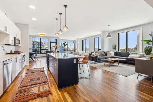 $1,160,000 | 1240 South 2nd Street, Unit 1021, Minneapolis, MN 55415