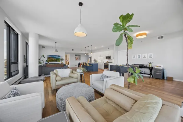 $1,160,000 | 1240 South 2nd Street, Unit 1021, Minneapolis, MN 55415