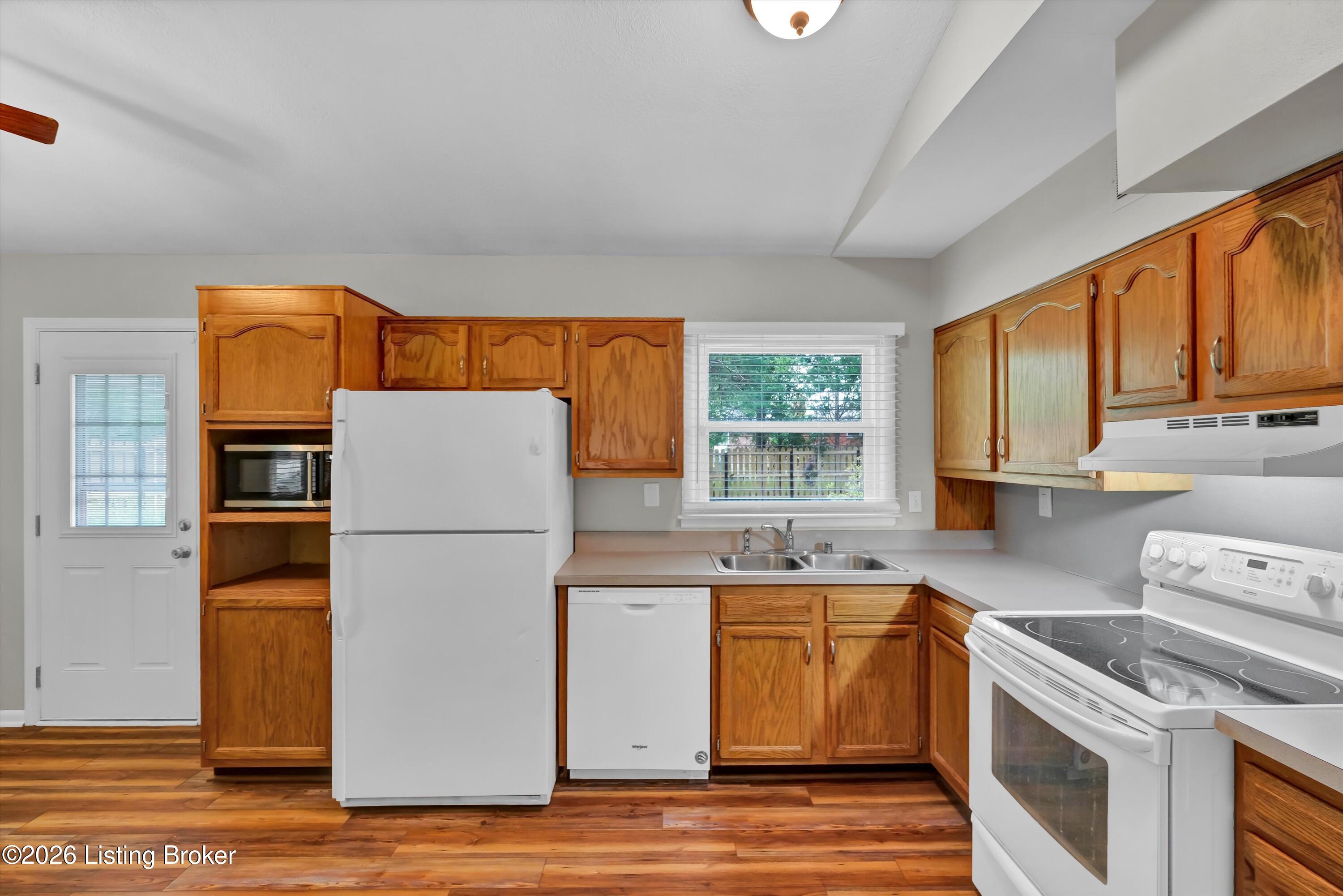 3031 Nepperhan Road Louisville, KY 40220 - Photo 16 of 36 Kitchen