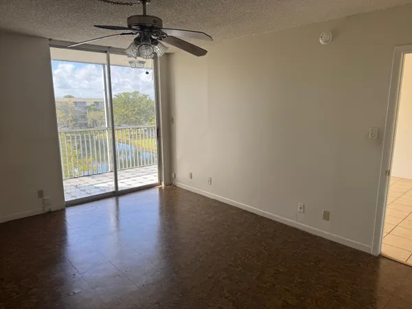$1,700 | 3141 Northwest 47th Terrace, Unit 430, Lauderdale Lakes, FL 33319