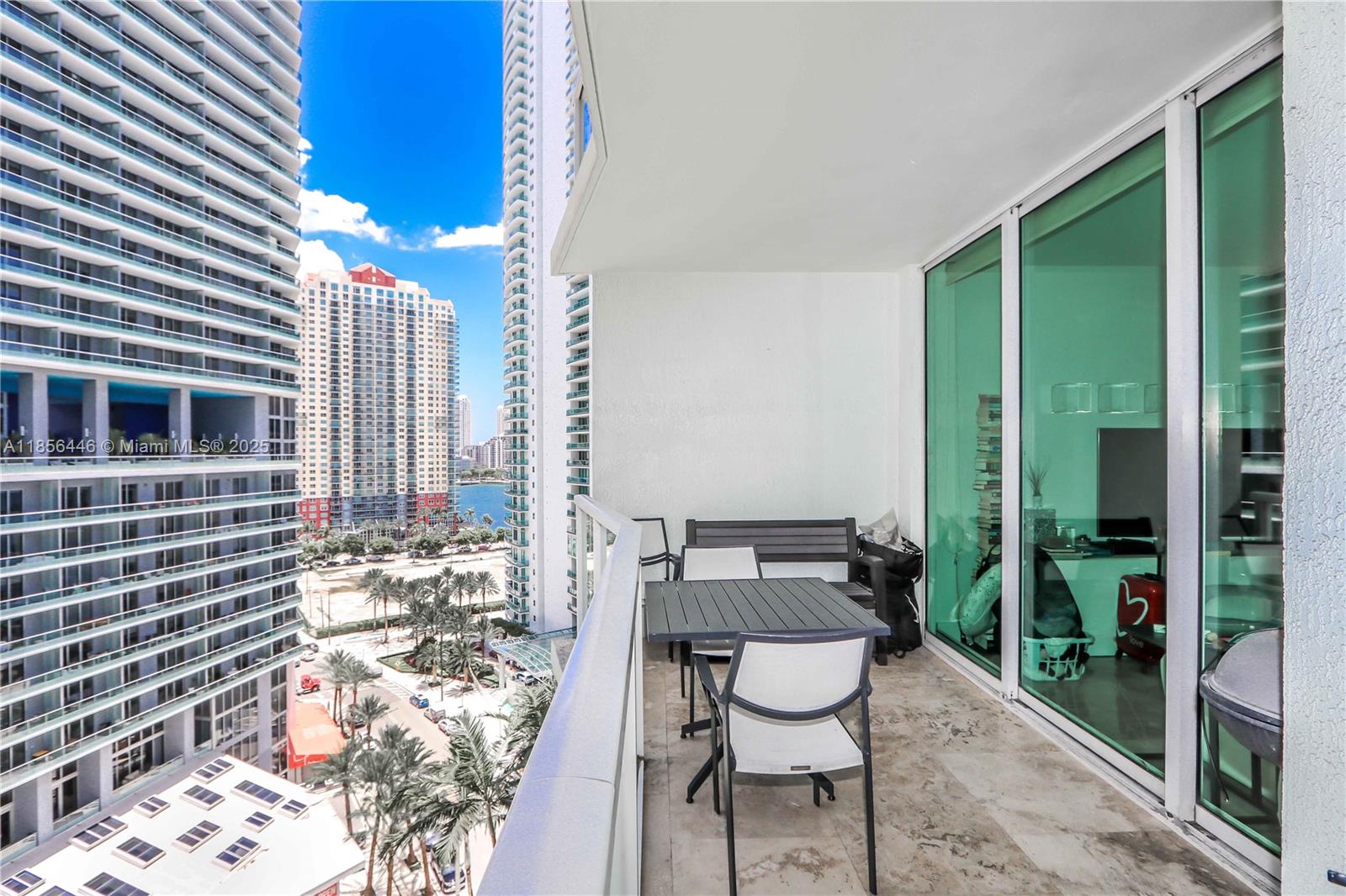 218 Southeast 14th Street, Unit 1406 Miami, FL 33131 - Photo 15 of 18