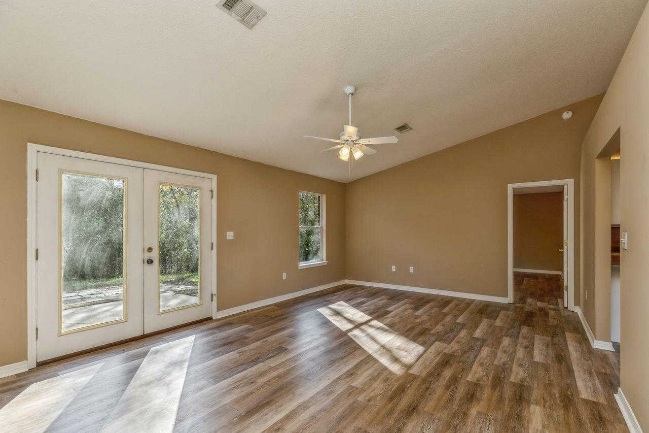 4781 Balboa Road Crestview, FL 32539 - Photo 4 of 33 Gallery Image 4