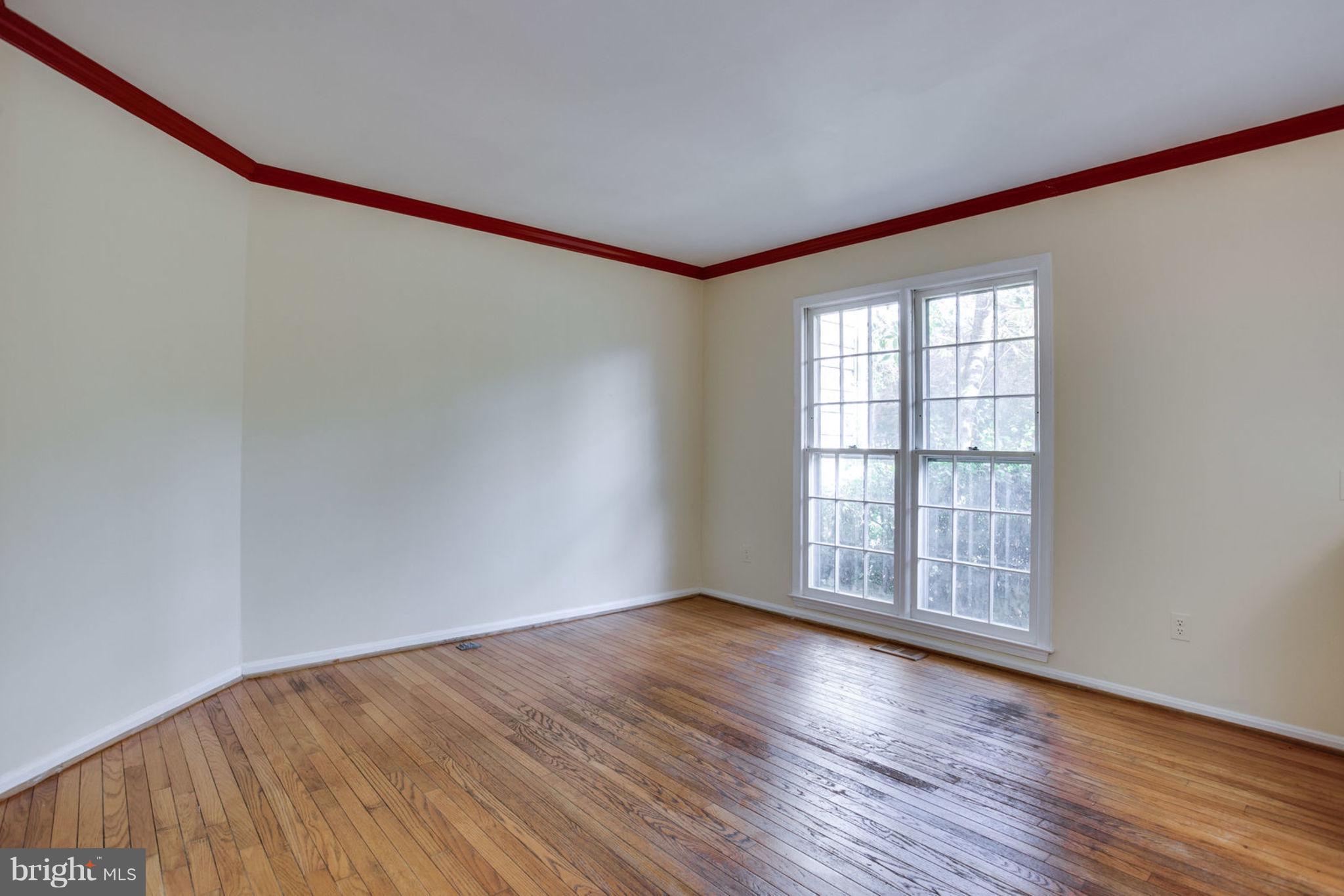 608 Sonata Way Silver Spring, MD 20901 - Photo 11 of 35 Living Room