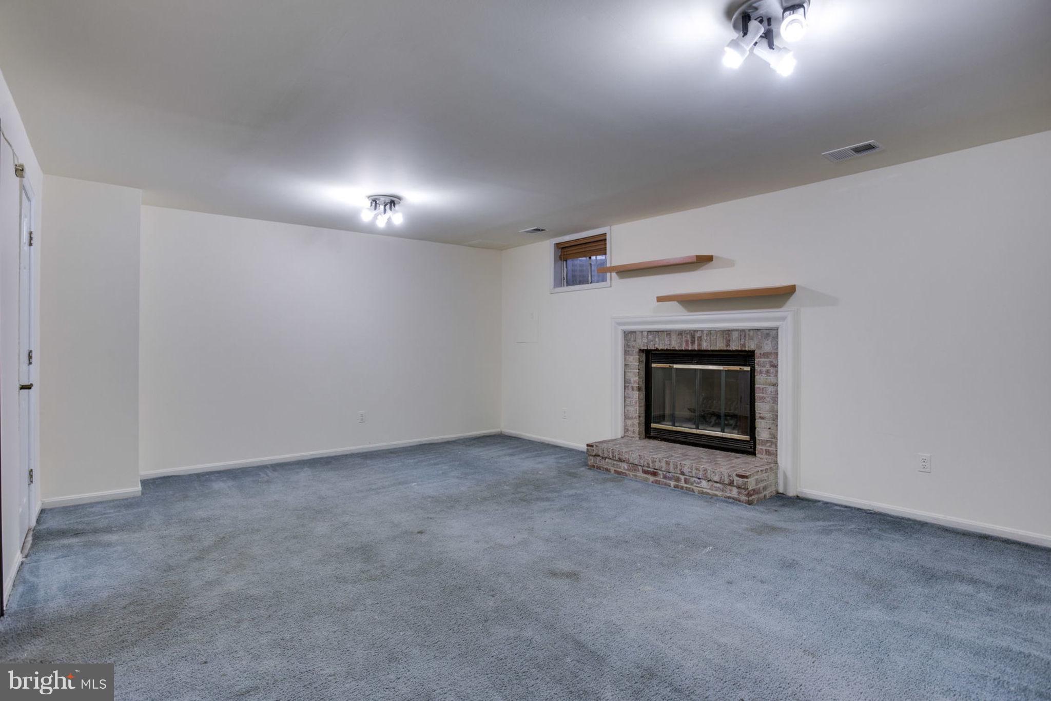 608 Sonata Way Silver Spring, MD 20901 - Photo 25 of 35 Family Room
