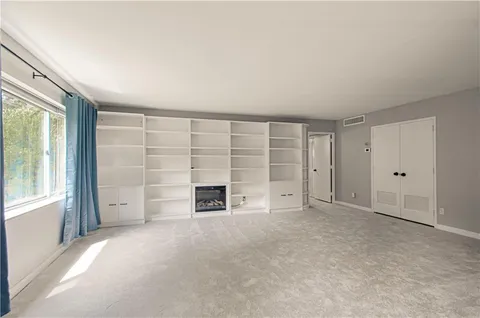 $304,950 | 4550 Warwick Boulevard, Unit 210211, Kansas City, MO 64111
