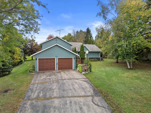 $469,900 | 735 South 2nd Street, Delavan, WI 53115