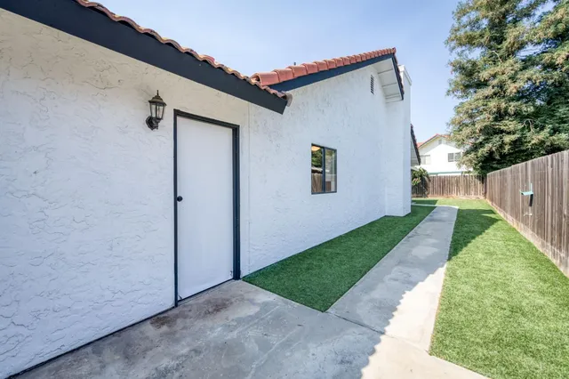 a view of a back yard of the house