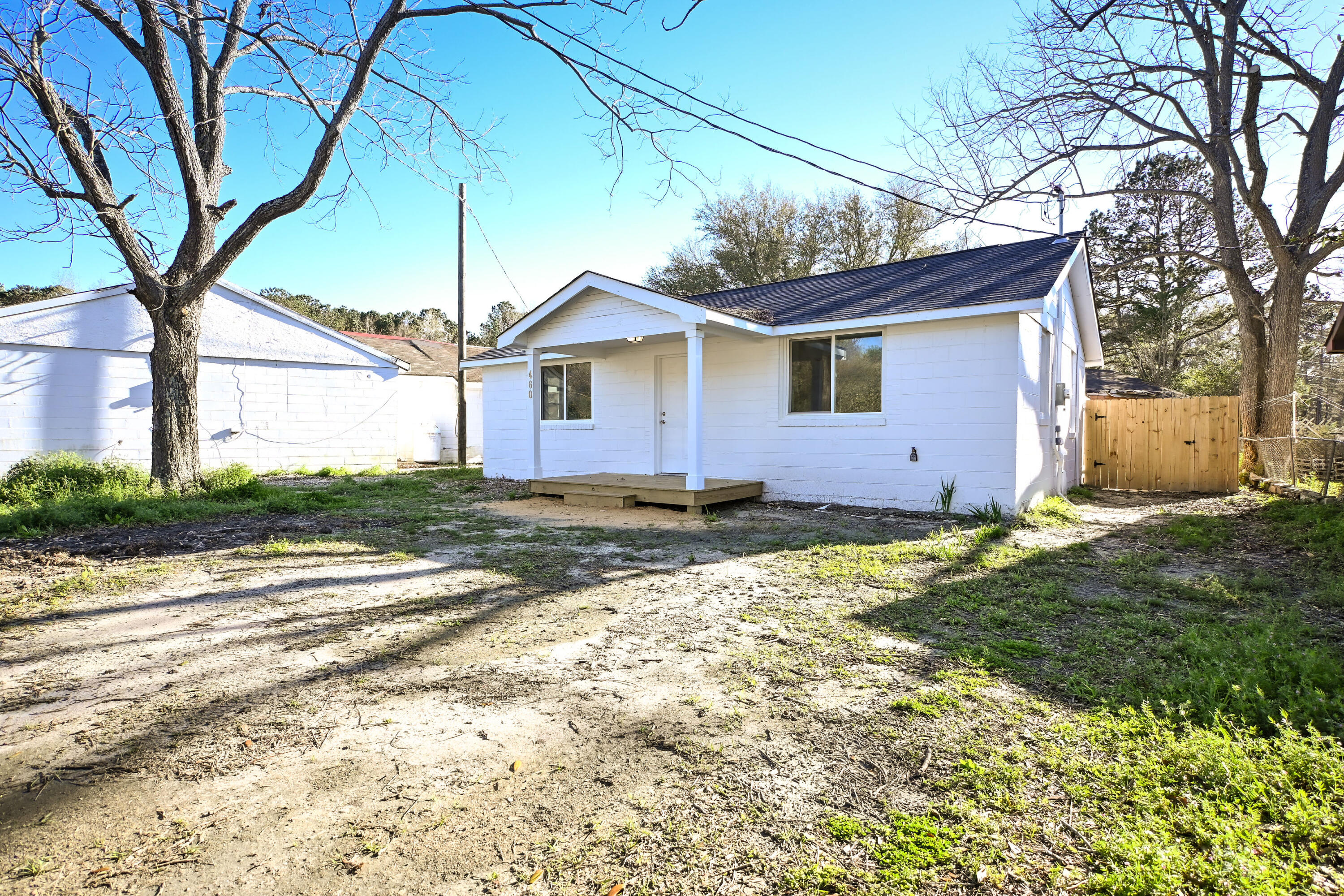 460 Bay Street Elloree, SC 29047 - Photo 2 of 19 DSC_4071