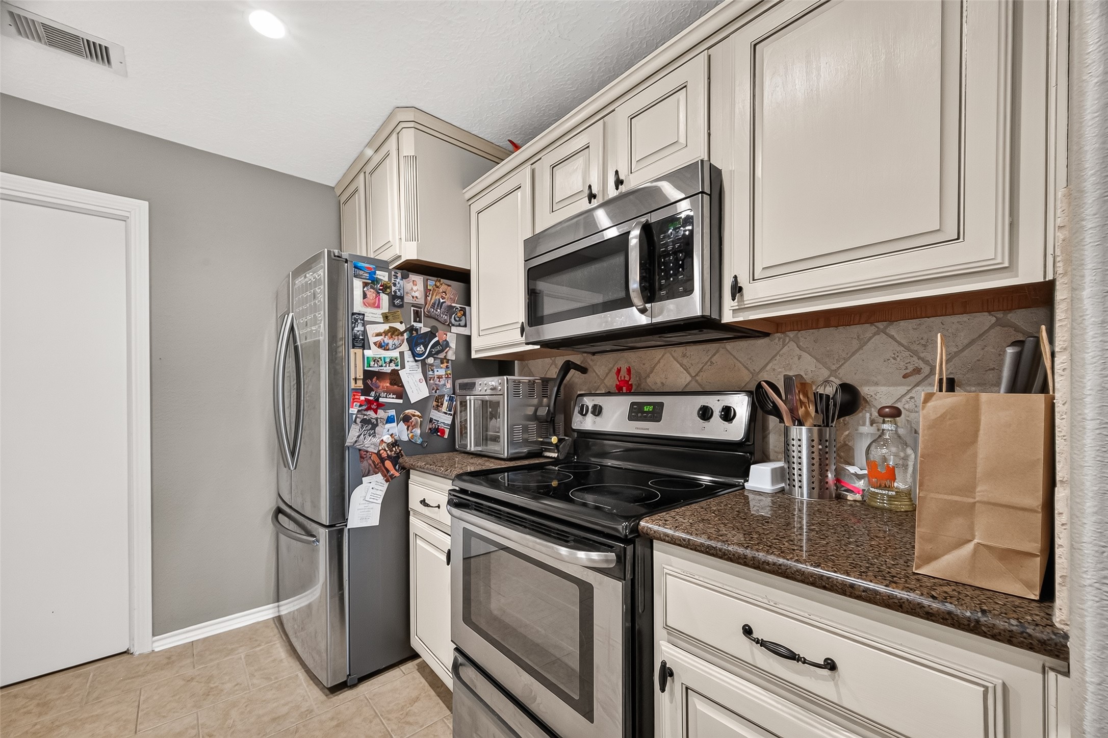 720 Springwood Drive Conroe, TX 77385 - Photo 10 of 30