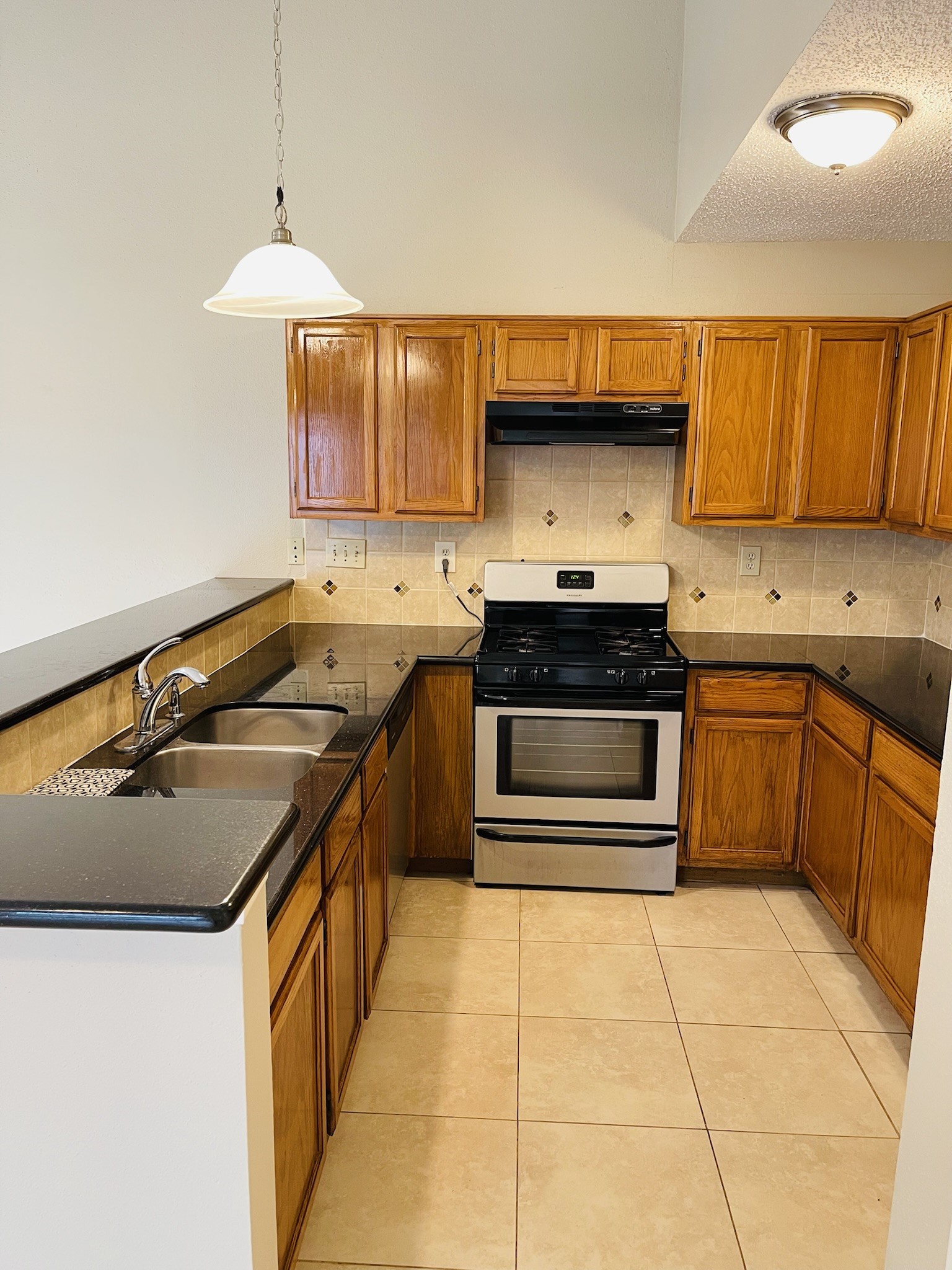 4715 Rainbow Run Sugar Land, TX 77479 - Photo 3 of 30