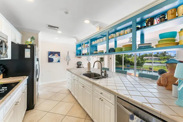 $875,000 | 8415 Pine Tree Lane, Lake Clarke Shores, FL 33406