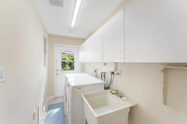 $875,000 | 8415 Pine Tree Lane, Lake Clarke Shores, FL 33406