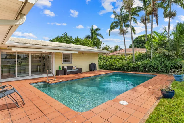 $875,000 | 8415 Pine Tree Lane, Lake Clarke Shores, FL 33406