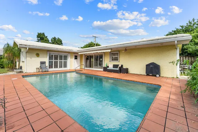 $875,000 | 8415 Pine Tree Lane, Lake Clarke Shores, FL 33406