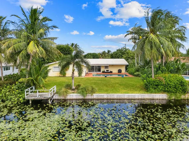 $875,000 | 8415 Pine Tree Lane, Lake Clarke Shores, FL 33406