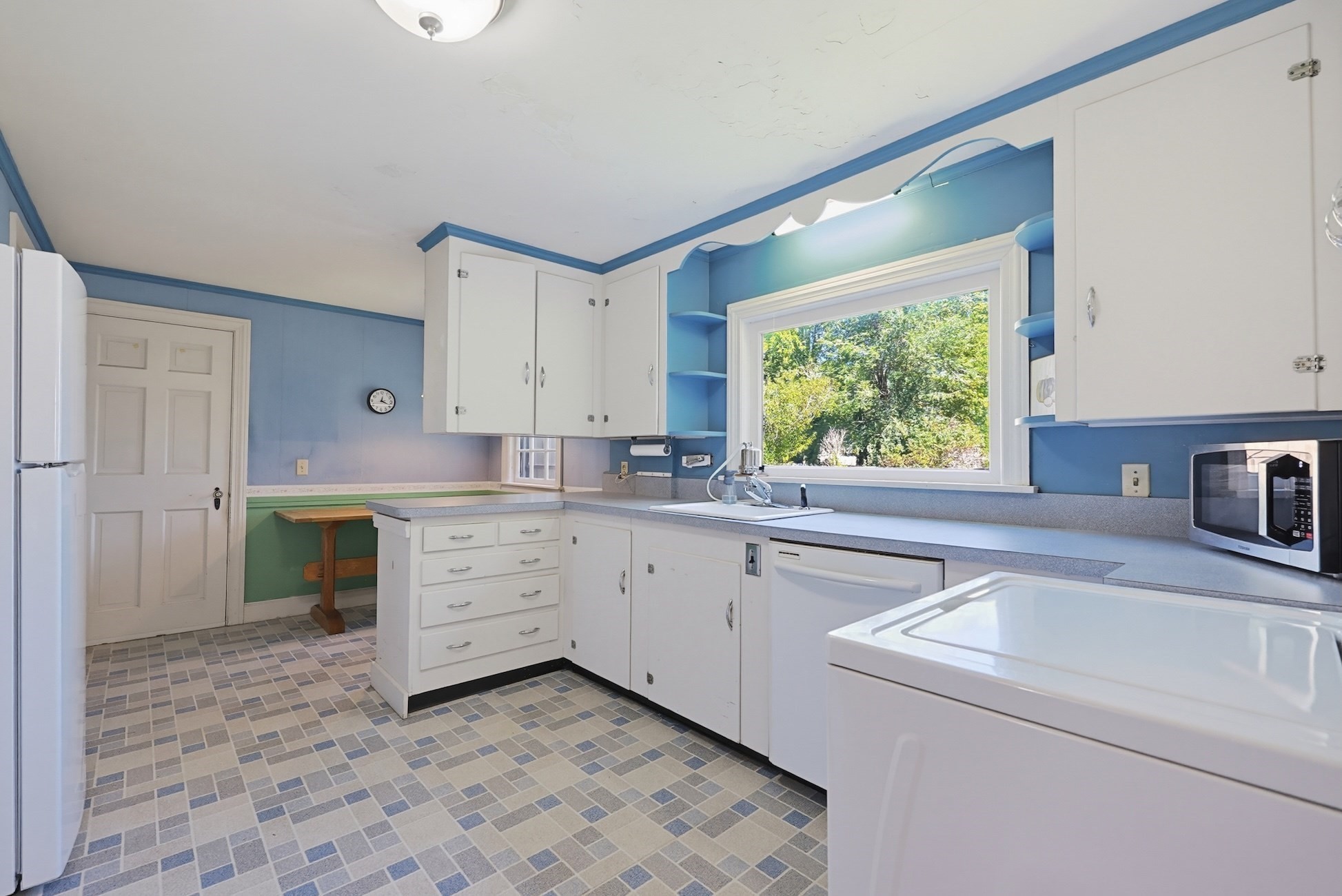 24 Stark Road Worcester, MA 01602 - Photo 5 of 42 Gallery Image 5