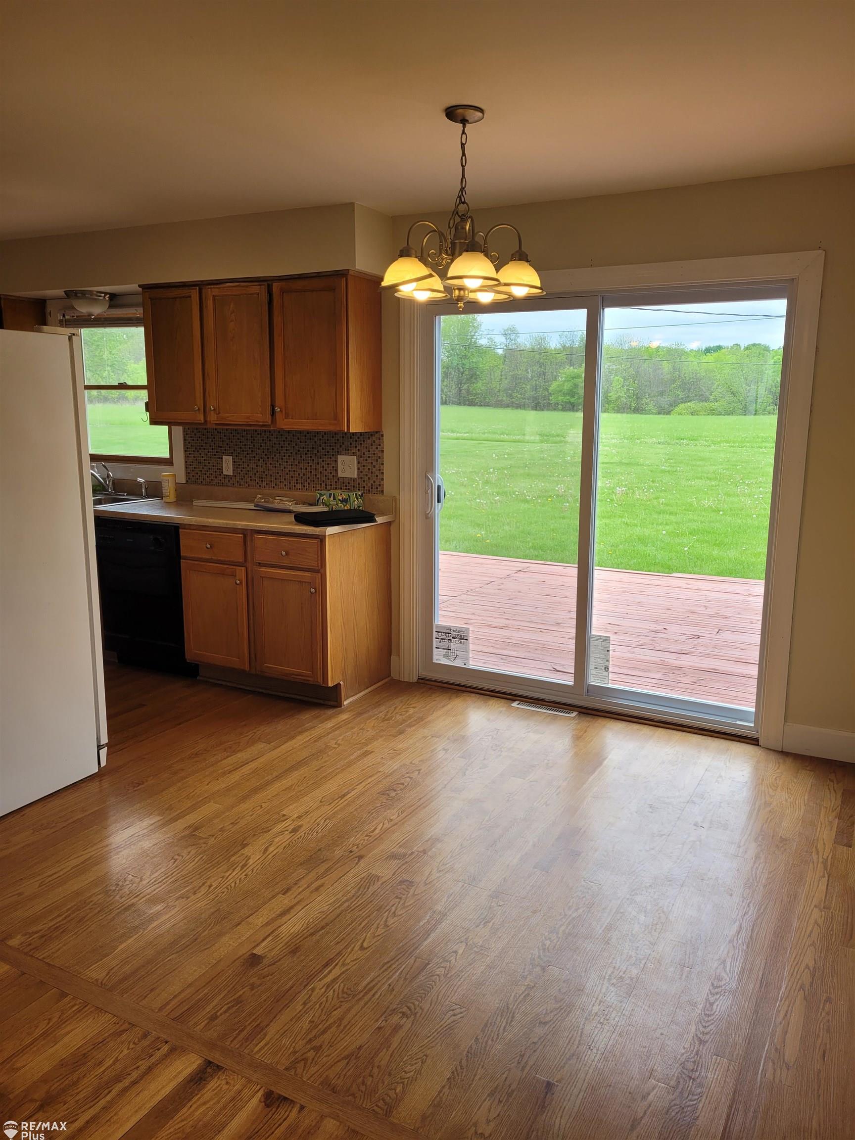 1082 Morris Road Lapeer, MI 48446 - Photo 7 of 36 50175401-8075c7ab-c6c2-43bf-9968-fb515c5ed606.JPG