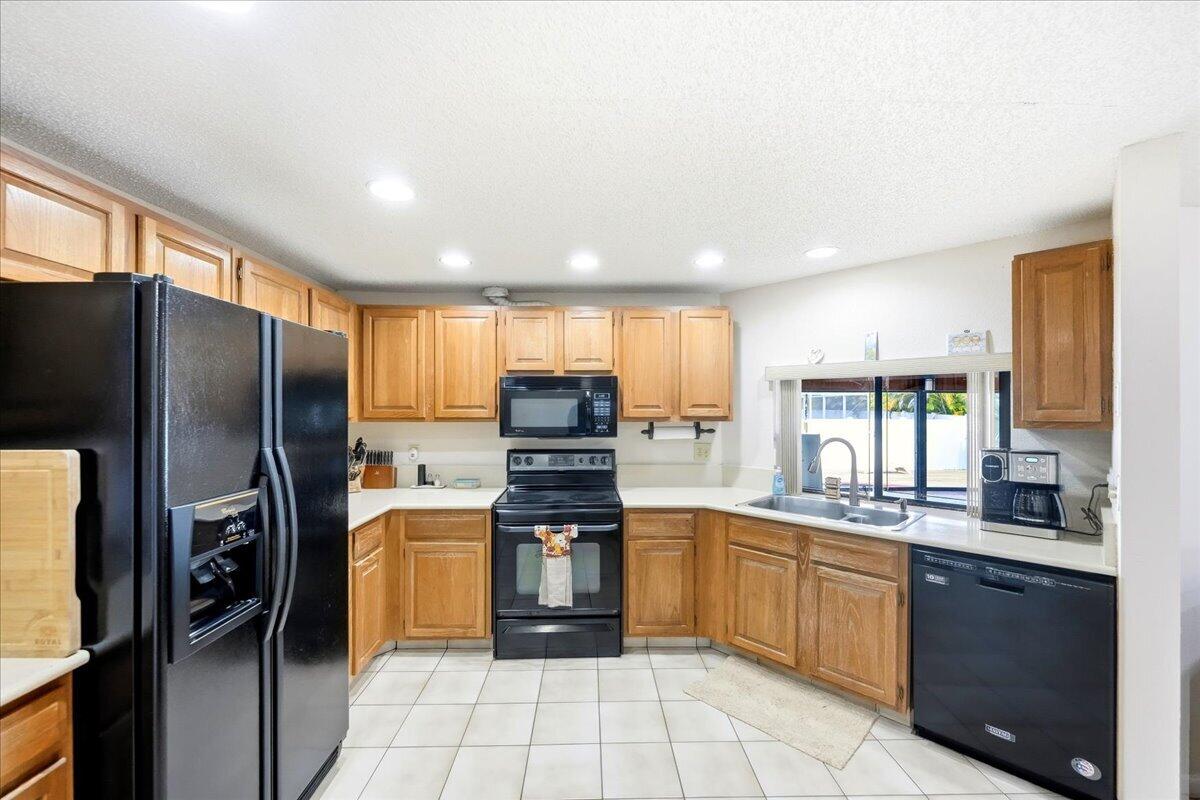 8301 Southwest 27th Place Davie, FL 33328 - Photo 11 of 41 58-3a93d89e-3acf-4ccc-9764-8e571be45507