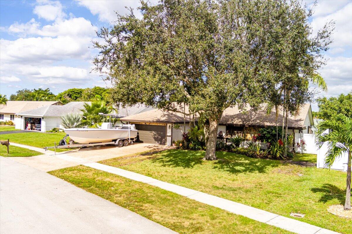 8301 Southwest 27th Place Davie, FL 33328 - Photo 3 of 41 47-MAX_0001