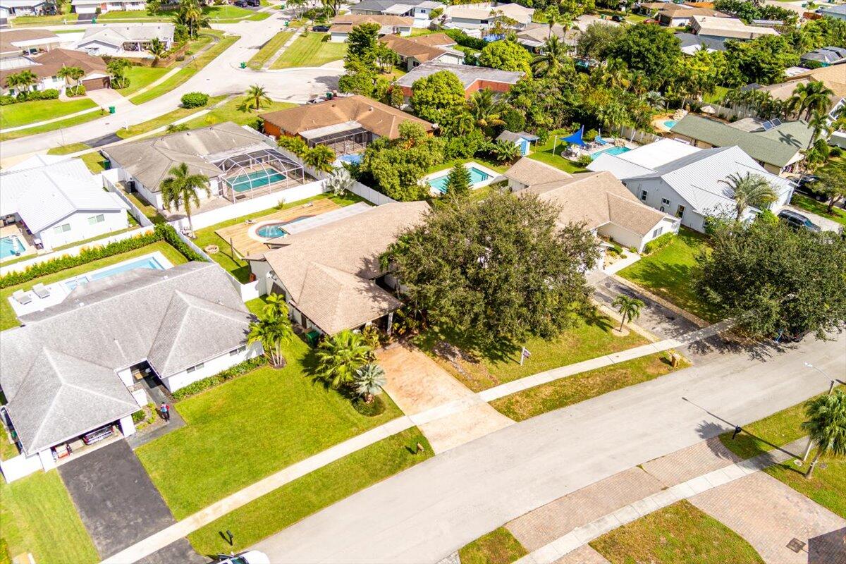 8301 Southwest 27th Place Davie, FL 33328 - Photo 35 of 41 51-MAX_0004