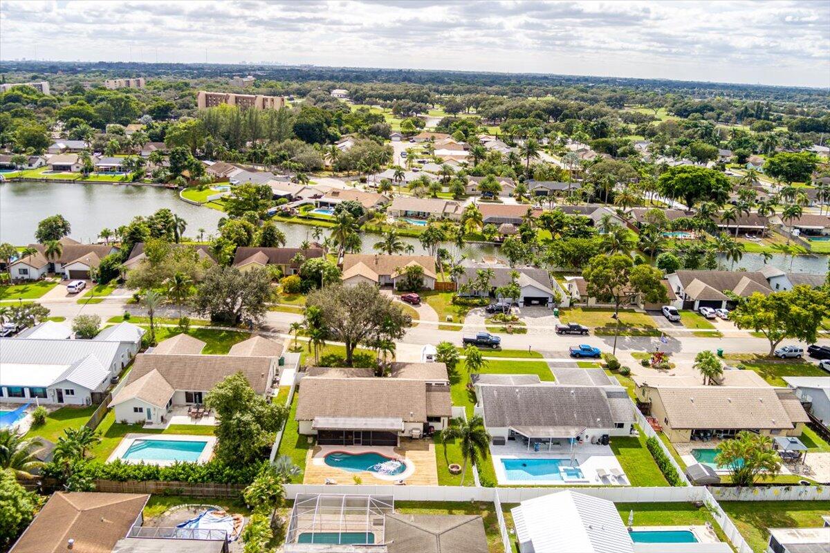 8301 Southwest 27th Place Davie, FL 33328 - Photo 38 of 41 55-MAX_0009