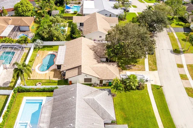 $695,494 | 8301 Southwest 27th Place, Davie, FL 33328