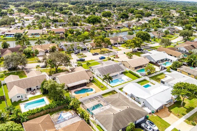 $695,494 | 8301 Southwest 27th Place, Davie, FL 33328