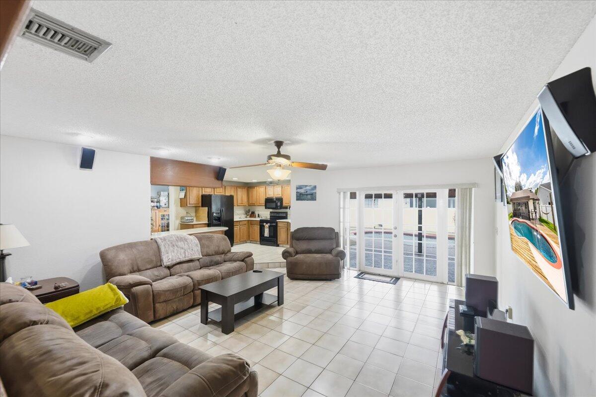 8301 Southwest 27th Place Davie, FL 33328 - Photo 6 of 41 11-DSC2398