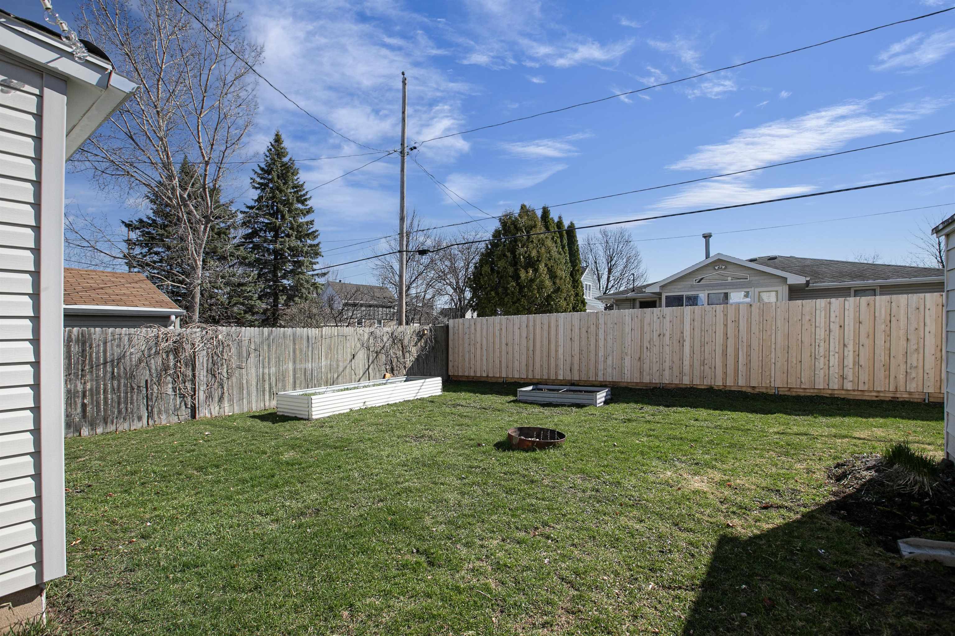 241 South James Street Kimberly, WI 54136 - Photo 5 of 45
