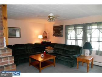 70 Old Brook Road Levittown, PA 19057 - Photo 3 of 10 Living Room